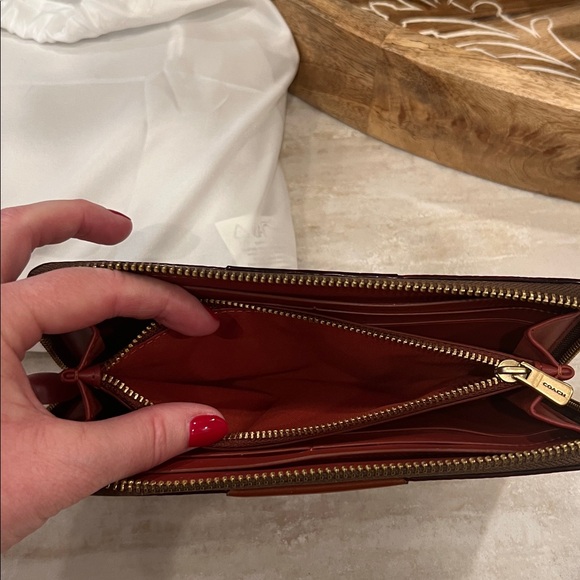 COACH - Picture 3 of 3